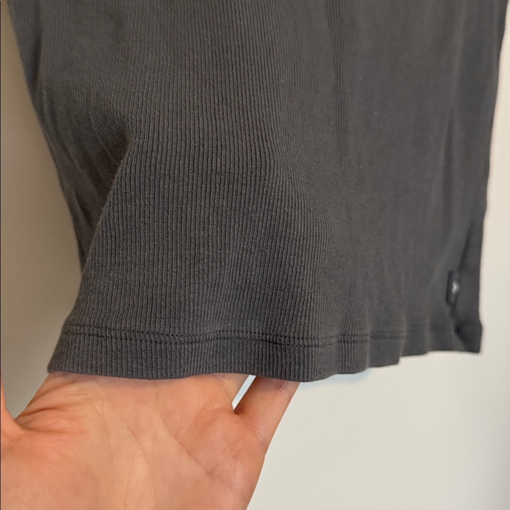 ARITZIA TNA Women's Charcoal Gray T-Shirt Top - Picture 3 of 11